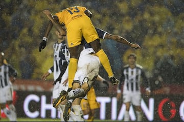 Un partido muy disputado fue el que se vivió en el Estadio Universitario. Te presentamos las majores imágenes que dejó el primer capítulo de la final.