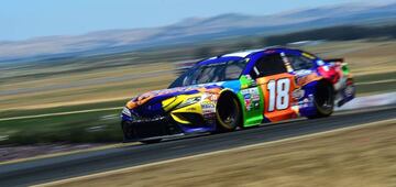 Kyle Busch (Toyota) en Sonoma, California.