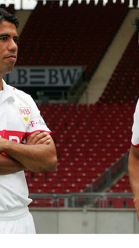 SOCCER/FUTBOL
MEXICANOS EN EUROPA
PARDO Y OSORIO, SE TOMARON LA FOTO
MEXSPORT DIGITAL IMAGE
16 July 2008: Photo of mexicans Pavel Pardo (L) and Ricardo Osorio (R), of german Stuttgart of the Bundesliga during their official photo day./Foto de los mexicanos Pavel Pardo (I) y Ricardo Osorio (D), del Stuttgart de la Bundesliga alemana durante su dia de foto oficial. MEXSPORT/FIRO SPORTPHOTO