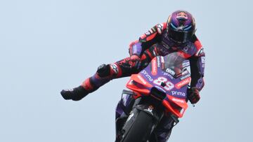 Phillip Island (Australia), 18/10/2024.- Jorge Martin of Spain for Prima Pramac Racing in action during the MotoGP Sprint Race as part of the Australian Motorcycle Grand Prix at the Phillip Island Grand Prix Circuit in Phillip Island, Australia, 19 October 2024. (Motociclismo, Ciclismo, España) EFE/EPA/JOEL CARRETT AUSTRALIA AND NEW ZEALAND OUT