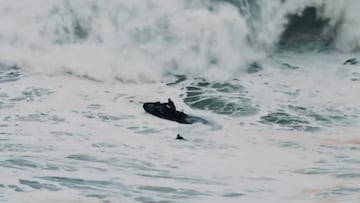 Laurent Pujol y su jet ski a punto de ser engullidos por una ola gigante en Nazaré
