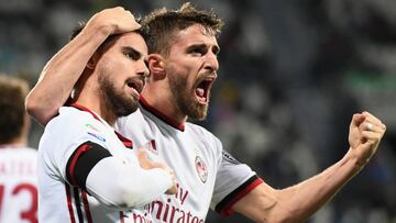 REGGIO NELL'EMILIA, ITALY - NOVEMBER 05: Fernandez Saenz Jesus Joaquin Suso of AC Milan celebrates after scoring his team second goal during the Serie A match between US Sassuolo and AC Milan at Mapei Stadium - Citta' del Tricolore on November 5, 2017 in Reggio nell'Emilia, Italy. (Photo by Alessandro Sabattini/Getty Images)