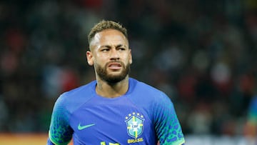 PARIS, FRANCE - SEPTEMBER 27: Neymar Jr #10 of Brazil looks on during the international friendly match between Brazil and Tunisia at Parc des Princes on September 27, 2022 in Paris, France. (Photo by Catherine Steenkeste/Getty Images)