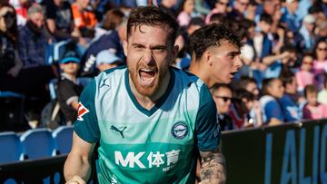 Toni Martínez celebrando un gol en Vigo.