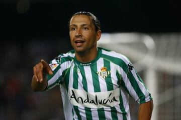 Ficha por el Betis en la temporada 07/08 y permanecerá en la disciplina del equipo verdiblanco hasta diciembre de 2008.
