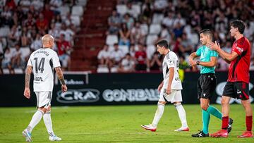 Jon García es expulsado en el encuentro ante el Mirandés.