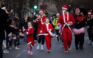 Mucho humor, alegría y disfraces en la carrera popular de la San Silvestre Vallecana. 