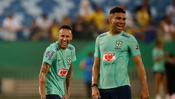 Soccer Football - World Cup - South American Qualifiers - Brazil Training - Arena Pantanal, Cuiaba, Brazil - October 10, 2023 Brazil's Neymar and Casemiro during training REUTERS/Adriano Machado