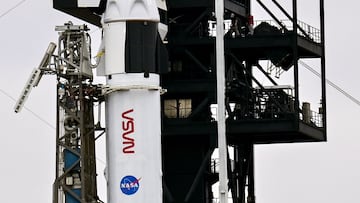 Follow the four astronauts and mission control as they combine for lift off.