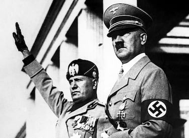El 26 de noviembre de 1937 la Italia de Mussolini se una al Pacto Antikomintern firmado un año antes entre Alemania y Japón. Este pacto, garantizaba que las grandes potencias fascistas europeas y Japón, con su importancia estratégica en Asia, formaban una alianza y se comprometían a tomar medidas ante la amenaza que suponía la Internacional Comunista.  La firma de Italia consolidó el Eje Roma-Berlín-Tokio, que constituyó un bloque político y militar fundamental en la II Guerra Mundial. 