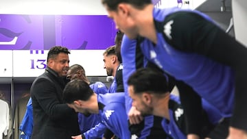 Ronaldo visita a la plantilla