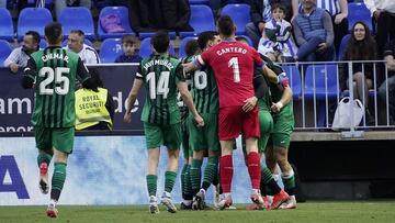 Momento del tercer gol del Eibar contra el Málaga.