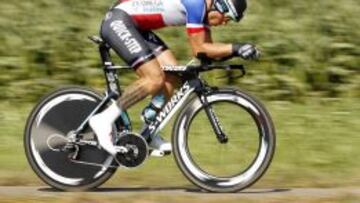 El ciclista franc&eacute;s Sylvain Chavanel del equipo Omega durante la quinta etapa del Eneco Tour que recorre desde la ciudad de Sittard hasta Geleen, Holanda, hoy, viernes 16 de agosto de 2013. EFE/BAS CZERWINSKI