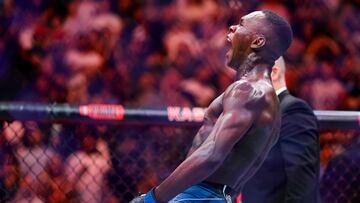 MIAMI, FLORIDA - APRIL 08: Israel Adesanya of Nigeria celebrates after knocking uot Alex Pereira of Brazil during their Middleweight fight at Kaseya Center on April 08, 2023 in Miami, Florida.   Carmen Mandato/Getty Images/AFP (Photo by Carmen Mandato / GETTY IMAGES NORTH AMERICA / Getty Images via AFP)