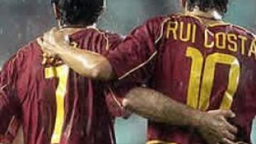 <B>SEPARADOS.</B> Rui Costa no podrá reunirse, por el momento, con su amigo Figo en la Liga española.