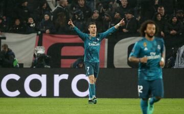 0-2. Cristiano Ronaldo celebró un gol de época.