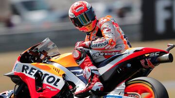 M¨¢rquez golpea primero, las Yamaha van y Lorenzo se cae