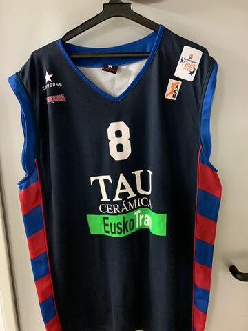 Camiseta del Baskonia con la que jugó la Final Four en 2005.