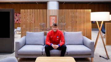 Ilias Kostis con el Atleti B.