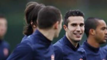 <b>VIGILADO. </b>Van Persie es el líder del mejorado Arsenal.