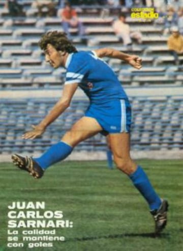 JUAN CARLOS SARNARI: El 'Pajarito' Sarnari defendió en 6 oportunidades la camiseta de la U en Copa Libertadores, y anotó 4 goles. Fue semifinalista del certamen en el año 1970, edición en la cual los azules quedaron en el camino a manos de Peñarol.