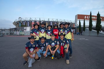 Así se vivió el ambiente previo al inicio del Clásico Nacional entre América y Chivas celebrado en el Estadio Azteca por la Jornada 10 de la Liga MX.