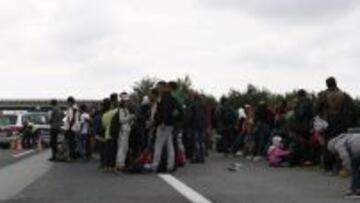 Wolfsburgo y Hertha invitan a refugiados a partidos