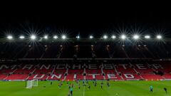 El Barça de Xavi, anoche en su entrenamiento en Old Trafford previo al partido de esta noche en el Teatro de los Sueños.