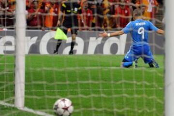 Benzema celebra su gol. 0-2.