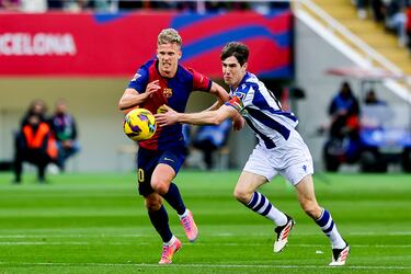 Jugada de la falta de Aritz Gabilondo a Dani Olmo. 