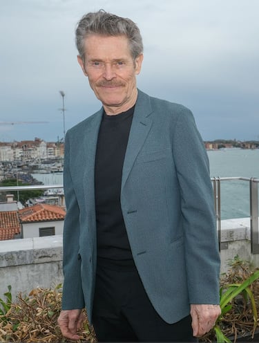 De joven galán a leyenda del cine: el impactante antes y después de Willem Dafoe