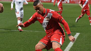 De Tom&aacute;s, del Rayo Vallecano, durante el partido contra la Cultural.