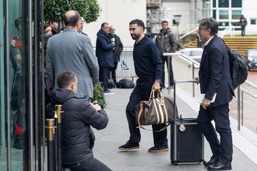 Carvajal llegando al hotel en Manchester. 