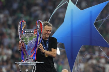 La afici¨®n del PSG tuvo un emotivo gesto con Luis Enrique