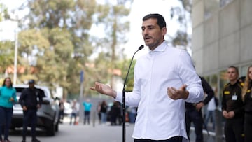 FILE PHOTO: Spanish soccer player Iker Casillas speaks to journalists before he leaves CUF Porto hospital accompanied by his wife Sara Carbonero in Porto, Portugal May 6, 2019.  REUTERS/Rafael Marchante/File Photo