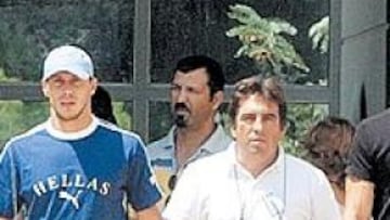 <b>CULPABLE. </b>Kenteris, a la salida del hospital en el que se recluyó tras huir de un control antidopaje.