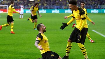 Alcacer & Pulisic earn win for Dortmund but Bayern go top