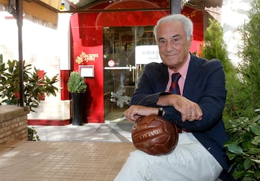 Año nefasto en clave periodística. Además de sus compañeros de profesión María Teresa Campos y Pepe Domingo Castaño, también murió en este 2023 José María Carrascal. El mito de la comunicación, prolífico escritor, corresponsal en Estados Unidos y presentador de los Informativos de Antena 3 falleció en noviembre a los 92 años.