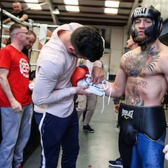 El sparring de McGregor le deja tirado: "Esto es un circo"
