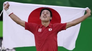 El tenista japonés, medalla de bronce tras superar a Rafael Nadal, recibe 30 millones de euros al año. Cerca de 27 son por contrato de patrocinio. 