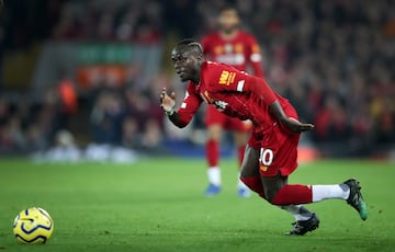 En 2019 Mané jugaba en el Liverpool, y fue uno de los años más exitosos de su carrera. Conquistó la Champions y la Supercopa de Europa y además fue Bota de Oro de la Premier y MVP de la Supercoa de Europa.