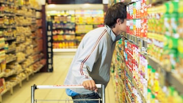 Se camufla de noche en un supermercado, llena cuatro maletas y es cazado in fraganti con 18.000 euros en mercancía