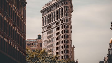 When is the re-auction of Flatiron, New York’s skyscraper from Spiderman and Friends?