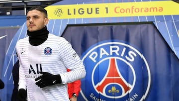 PARIS, FRANCE - JANUARY 12: Mauro Icardi of Paris Saint-Germain arrives on the pitch for warmup before the Ligue 1 match between Paris Saint-Germain and AS Monaco at Parc des Princes on January 12, 2020 in Paris, France. (Photo by Aurelien Meunier - PSG/P