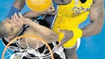 ONeal muestra su poder bajo los aros.