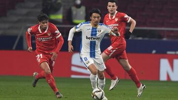 Óliver e Idrissi persiguen a Gaku.