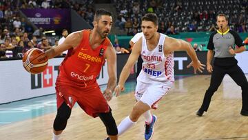 Juan Carlos Navarro, ante Marko Tomas durante el partido entre España y Croacia.