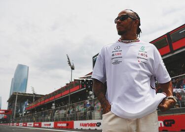 El piloto británico de Mercedes-Benz, Lewis Hamilton, antes del inicio del Gran Premio de Azerbaiyán.