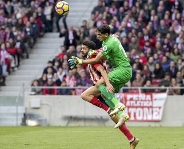 Pase al espacio de Thomas para dejar solo a Costa ante Bono, el brasileño la deja perfecta de cabeza y el francés remata a placer de volea para abrir el marcador. 