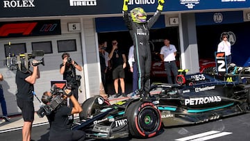 Mogyoród (Hungary), 22/07/2023.- Mercedes-AMG Petronas driver Lewis Hamilton of Britain reacts after he clocked the fastest time for pole position during the Qualifying session at the Hungaroring Circuit race track in Mogyorod, near Budapest, Hungary, 22 July 2023. The 2023 Formula 1 Hungarian Grand Prix is held on 23 July. (Fórmula Uno, Hungría, Reino Unido) EFE/EPA/Zsolt Czegledi HUNGARY OUT
